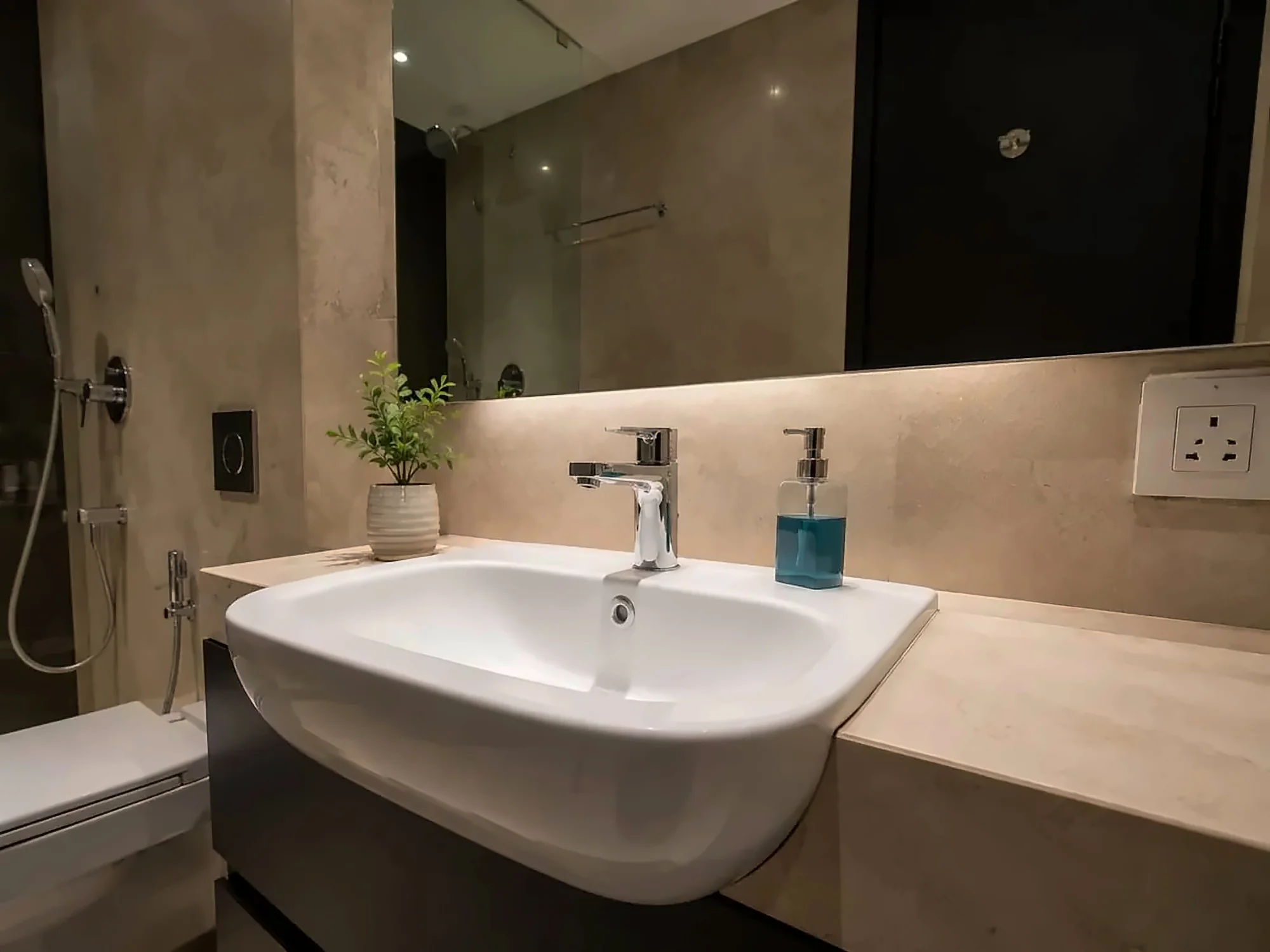 Travertine Bath by RIHARA
